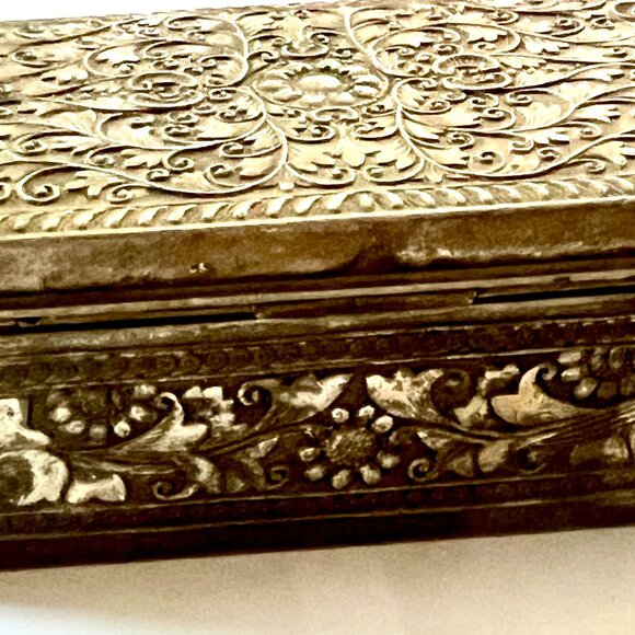ANTIQUE ORNATE SILVER-PATINA, JEWELRY BOX. - Picture 5 of 6